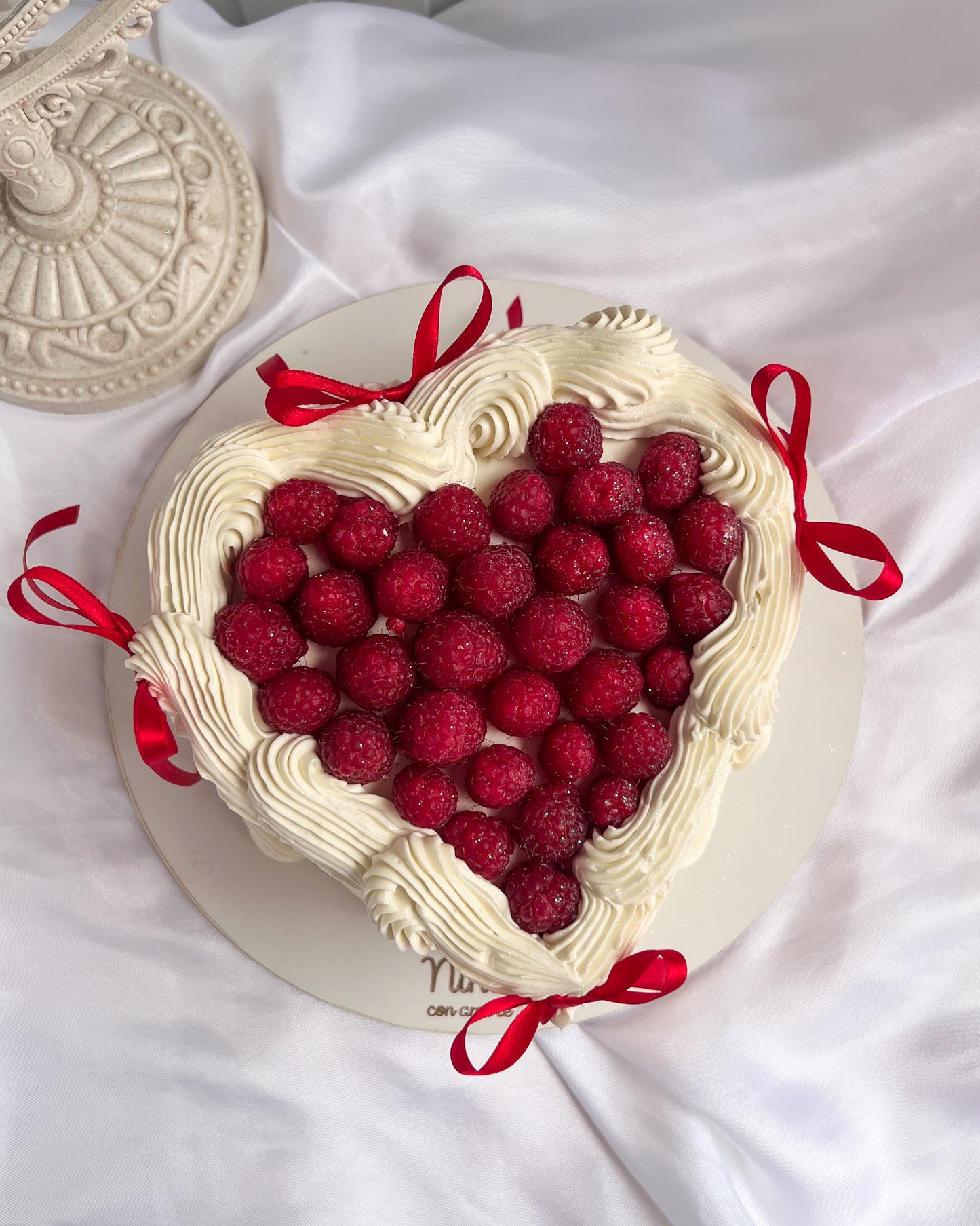 VINTAGE HEART CON FRAMBUESAS - Lazos Rojos