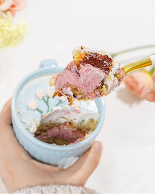 MUG CAKE + ARREGLO DE FLORES