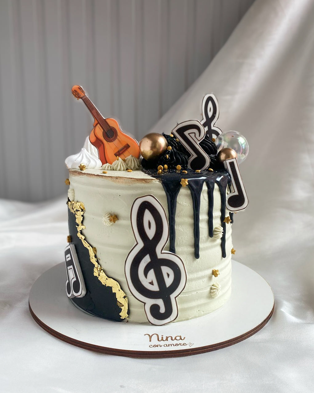 MUSIC CAKE GUITARRA - Blanco y Negro