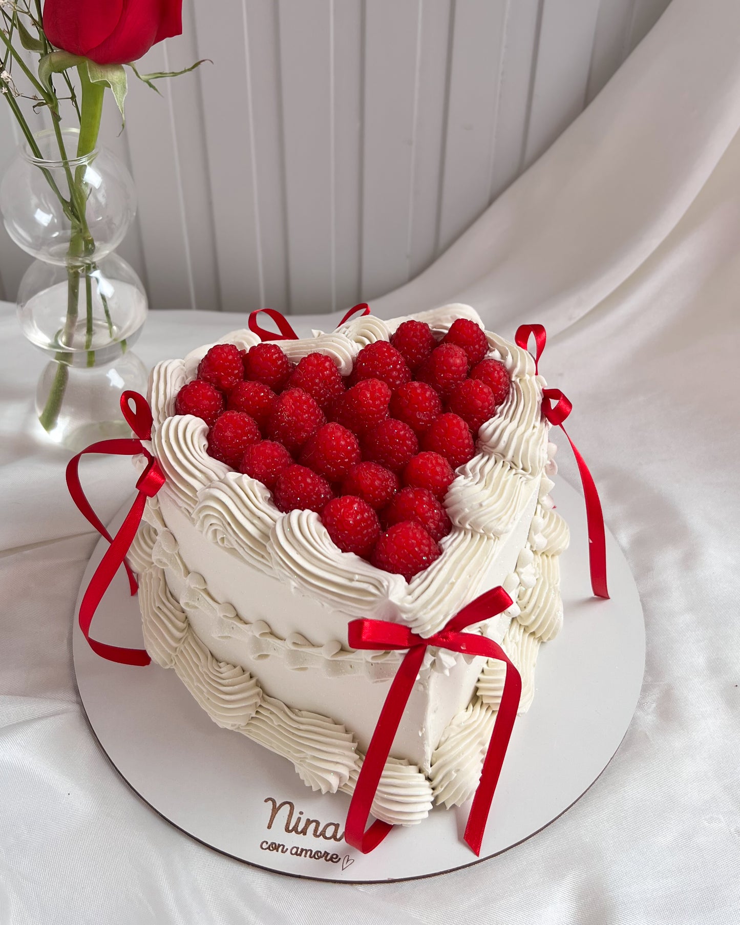 VINTAGE HEART CON FRAMBUESAS - Lazos Rojos
