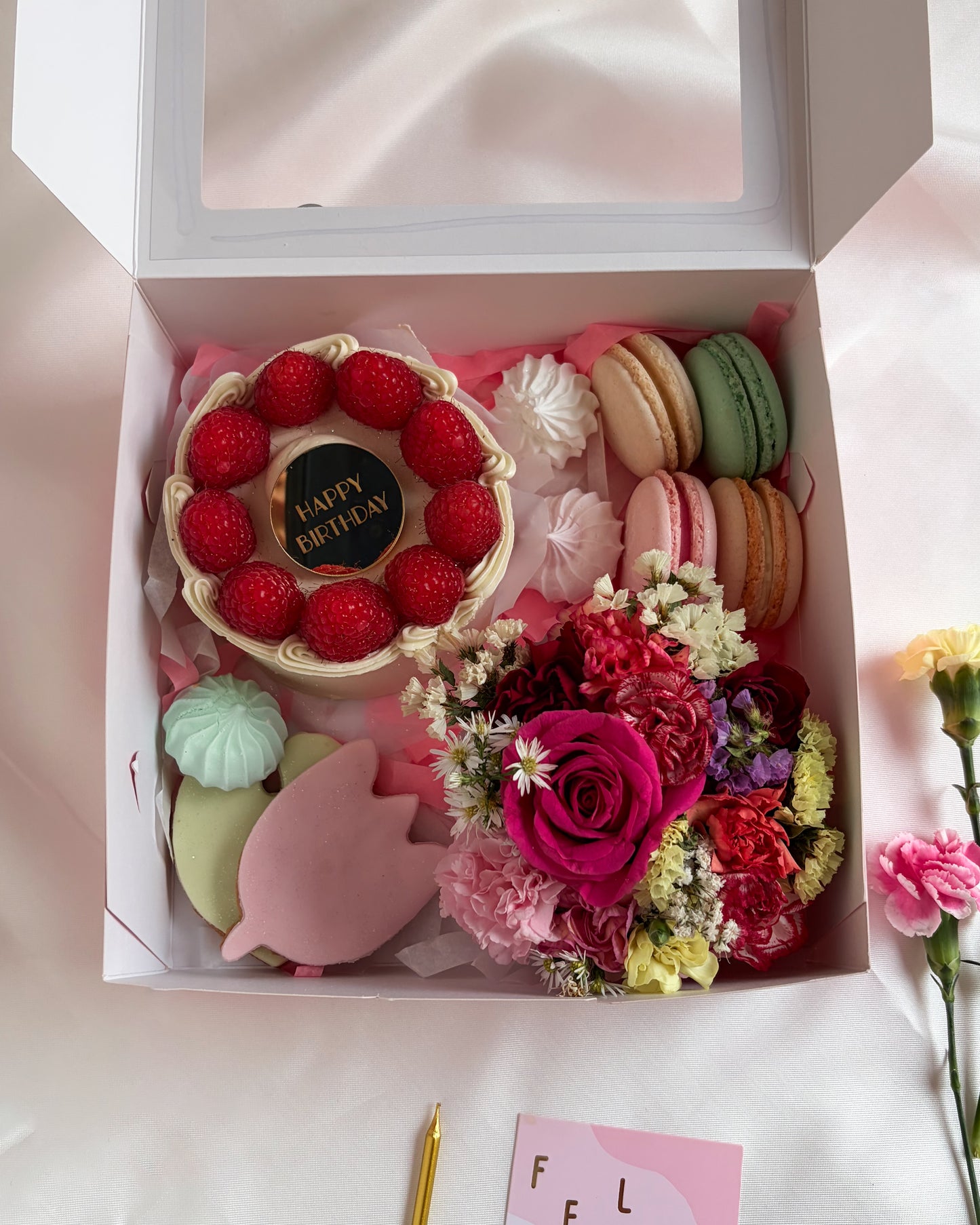 BIRTHDAY BOX FRAMBUESAS - Arreglo de Flores