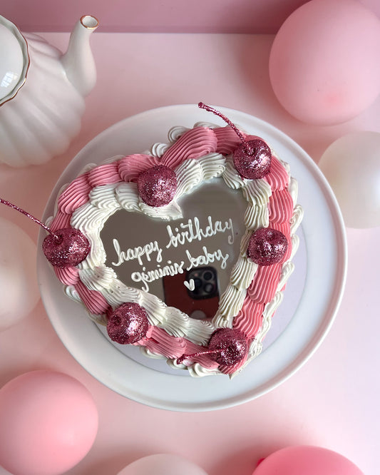 SELFIE CORAZÓN VINTAGE CON CEREZAS