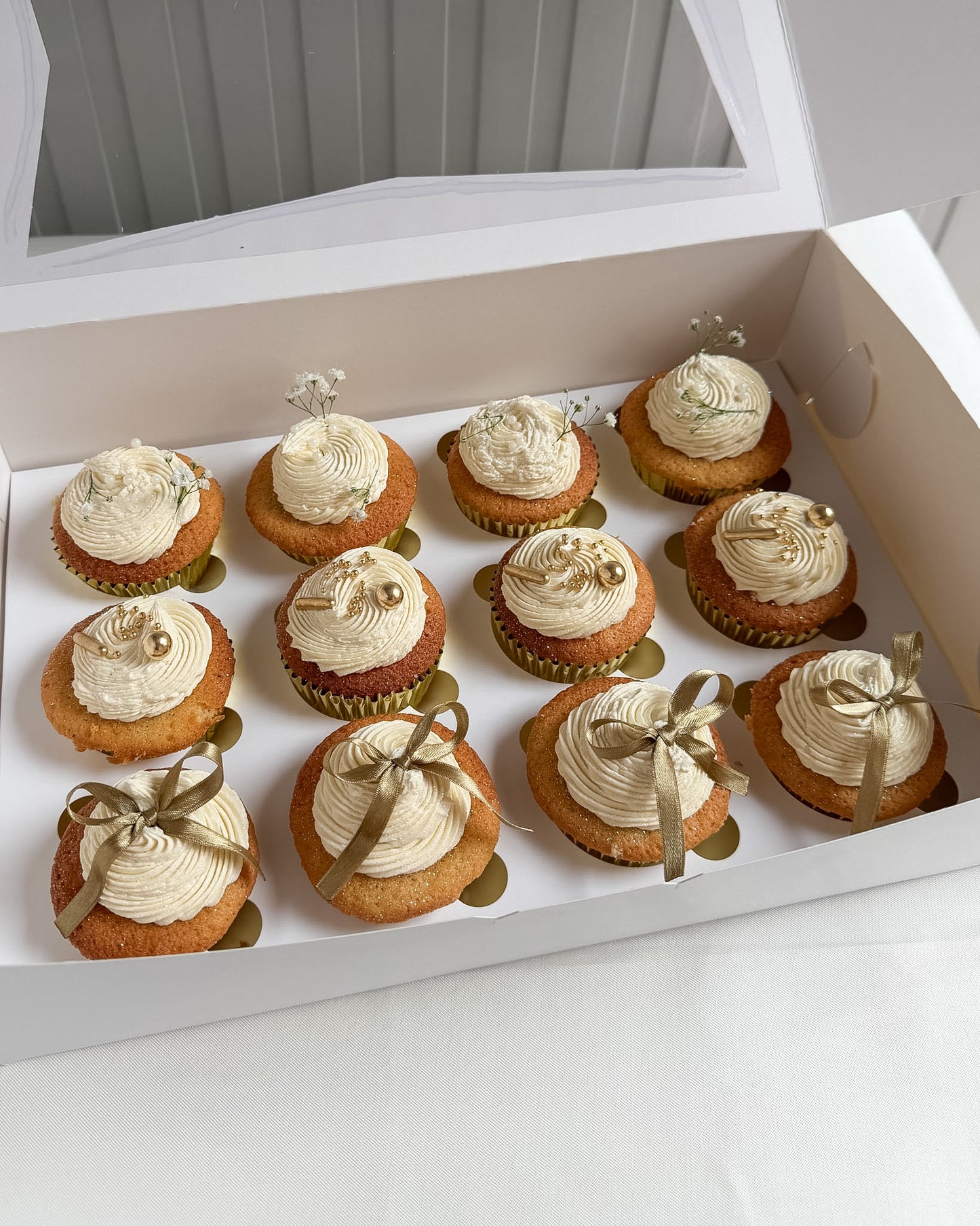 CUPCAKES DECORADOS - Con detalles dorados