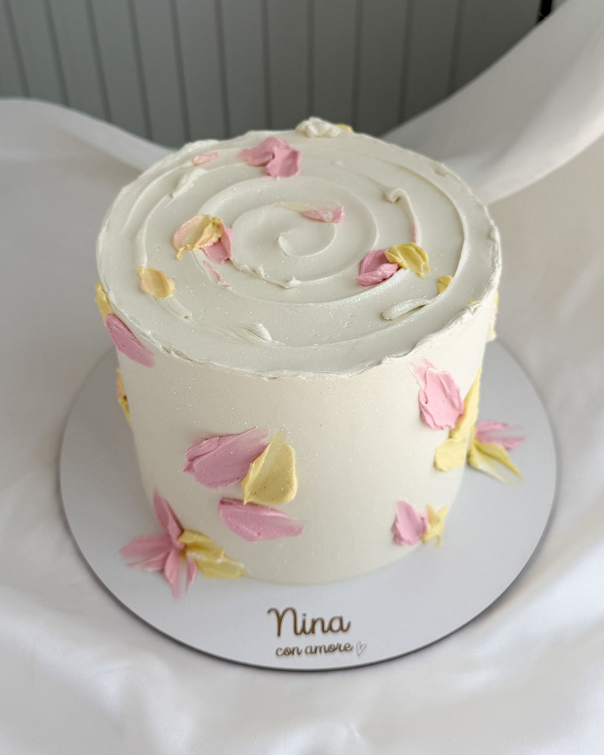 BLANCO FLOWERS CAKE- Amarillo y Rosado