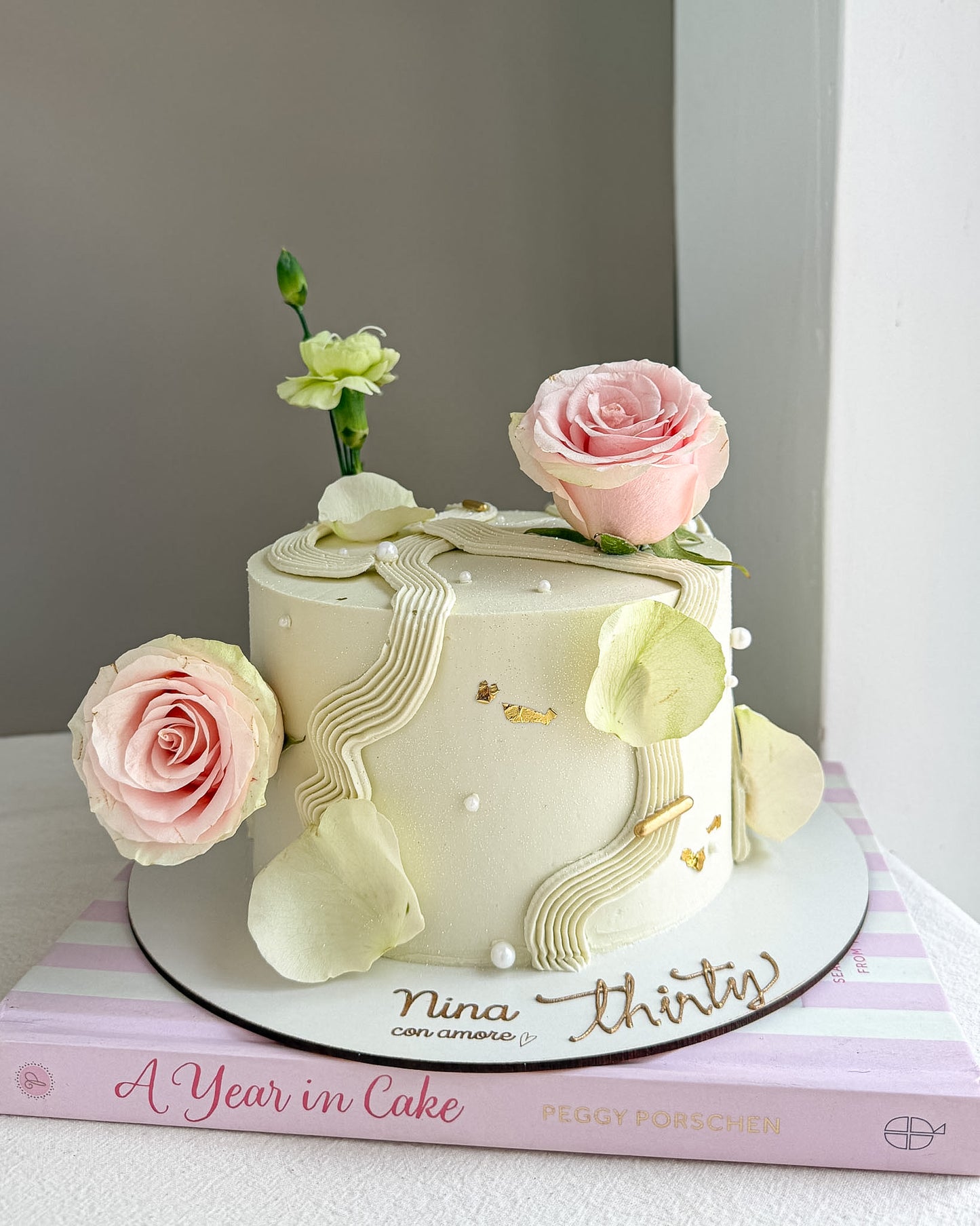 EUGENIA CAKE BLANCA - Flores Rosadas