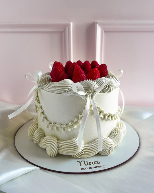 VINTAGE CAKE CON FRESAS - Lazos Blancos