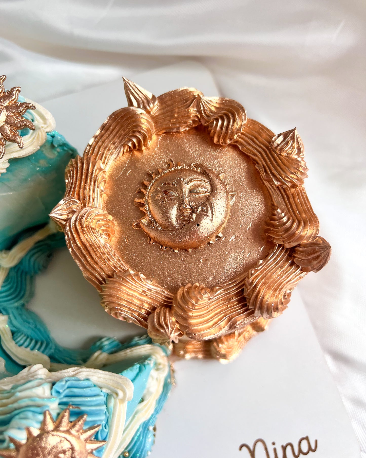 LUNA Y SOL CAKE