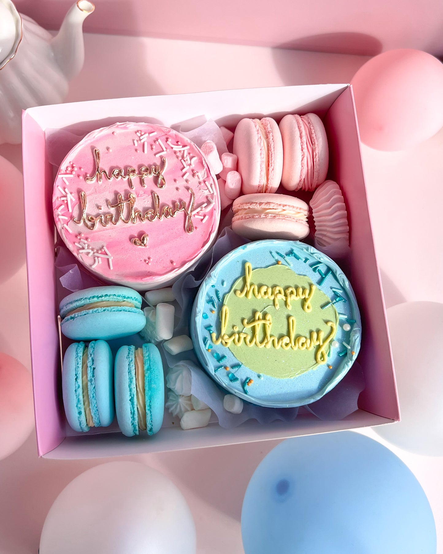 BIRTHDAY BOX DUO - 2 Lovely Cakes + Macarons