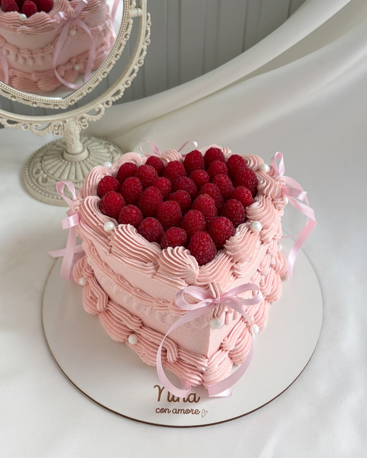 VINTAGE HEART CON FRAMBUESAS -Rosada, Lazos y Perlas