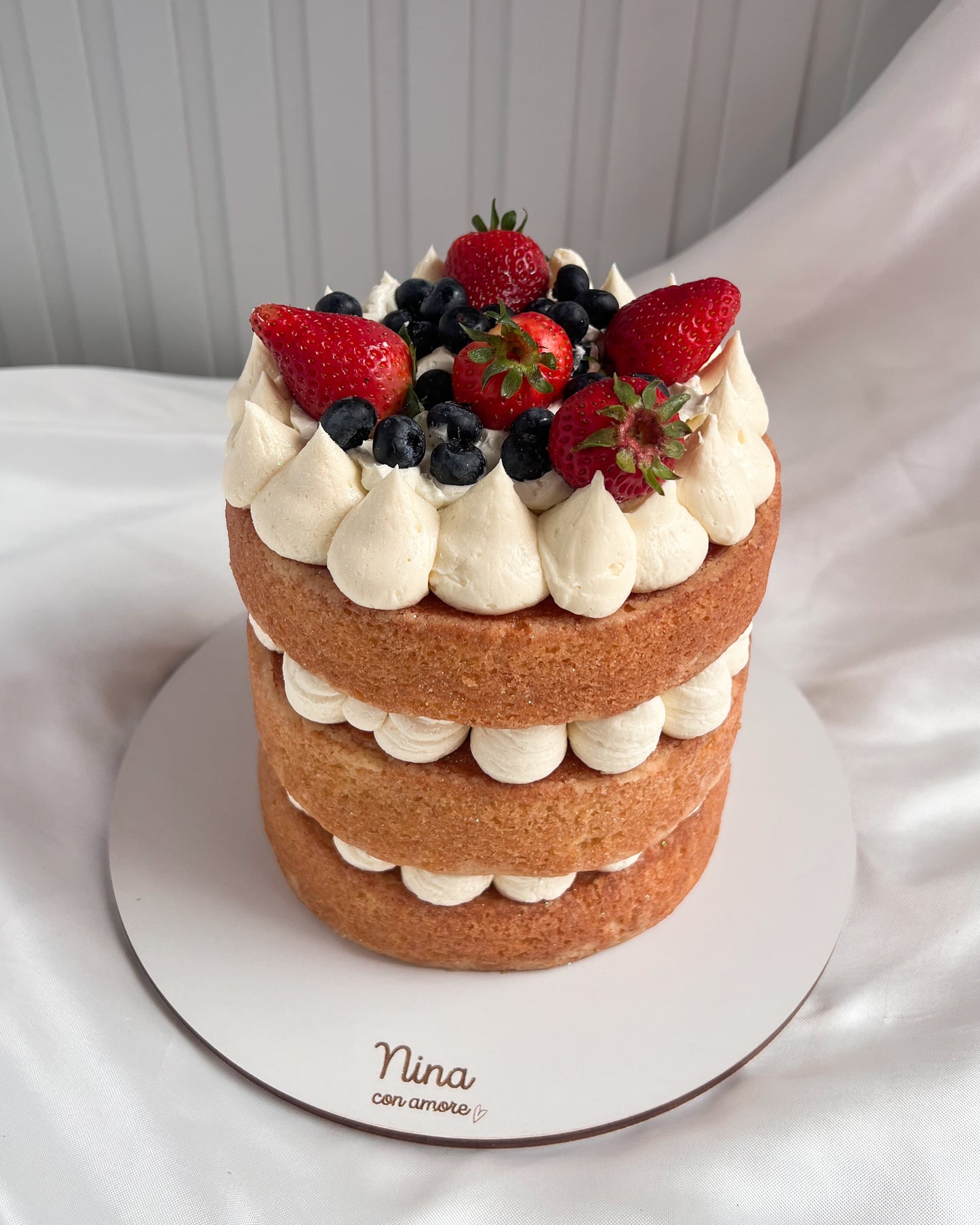 NAKED CAKE CON FRESAS Y ARANDANOS - Vainilla
