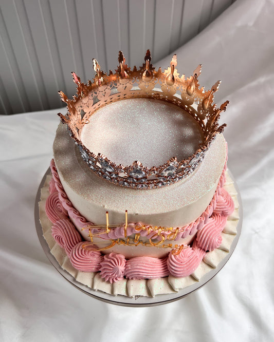 BIRTHDAY QUEEN CAKE - Rosa y Blanco