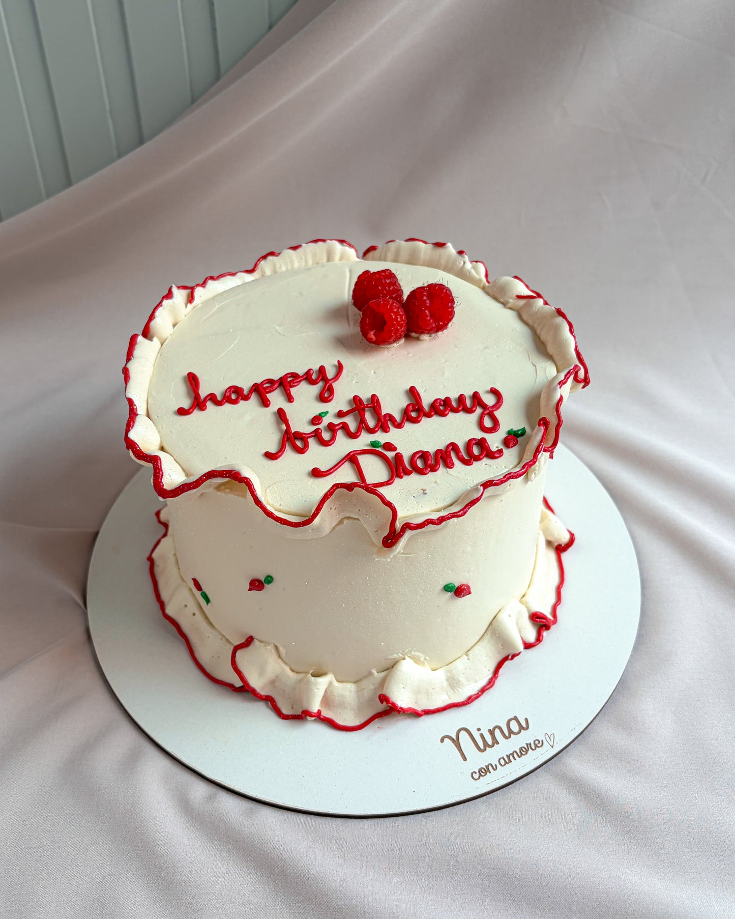 FRAMBUESAS CAKE CON BORDES ROJOS