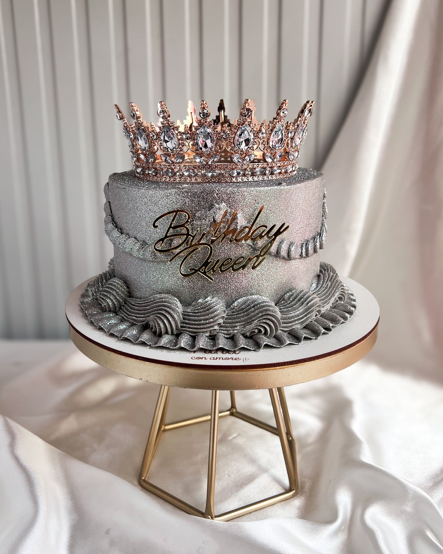 BIRTHDAY QUEEN CAKE PLATEADA - Corona Dorada