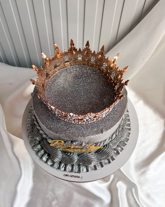BIRTHDAY QUEEN CAKE PLATEADA - Corona Dorada