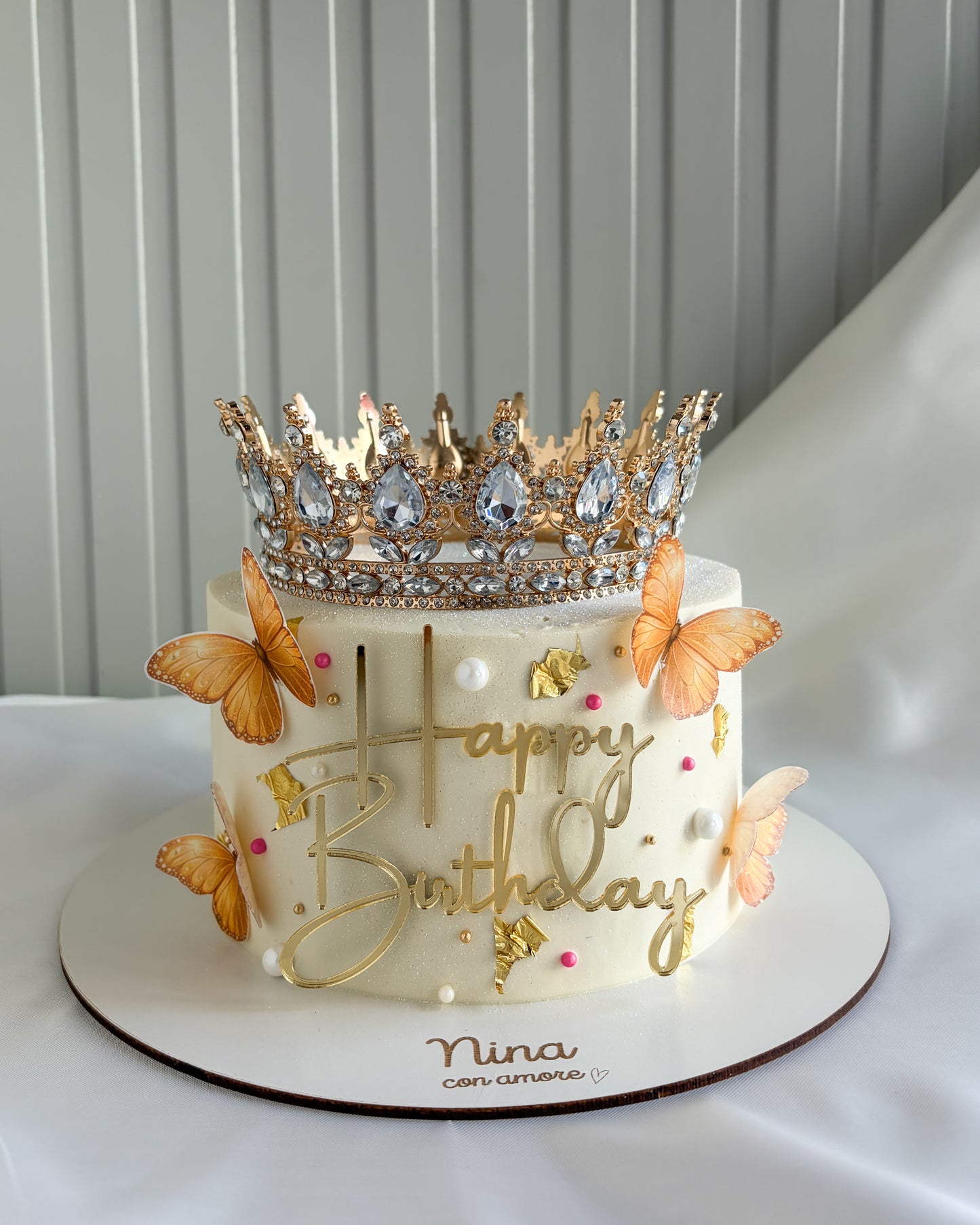 BIRTHDAY QUEEN CAKE CON MARIPOSAS AMARILLA - Corona