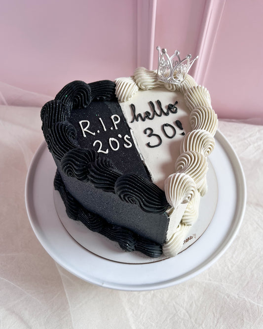 GLITTER HEART CAKE - MITAD BLANCO, MITAD NEGRO - Corona