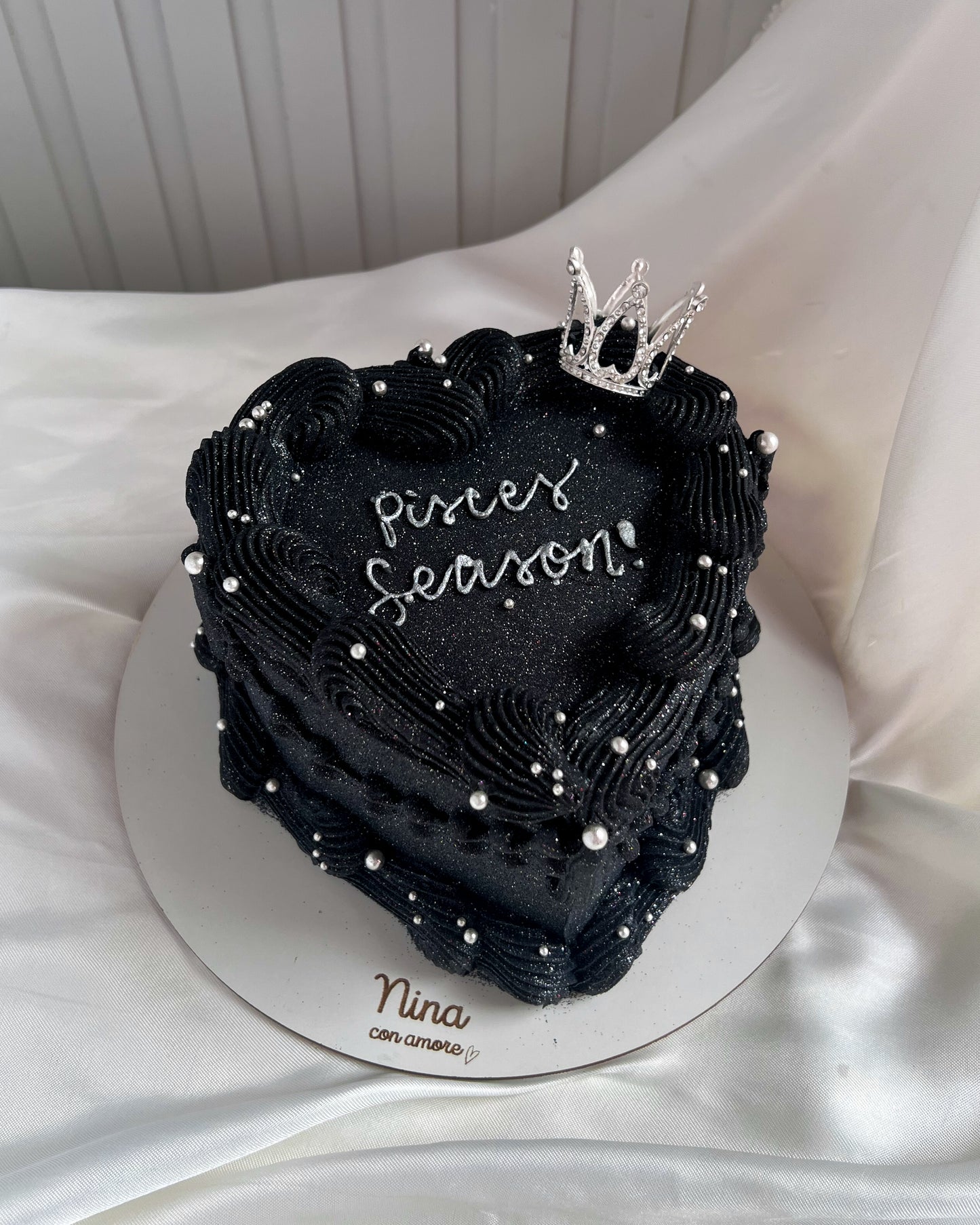 GLITTER HEART CAKE NEGRO - Corona + Perlas