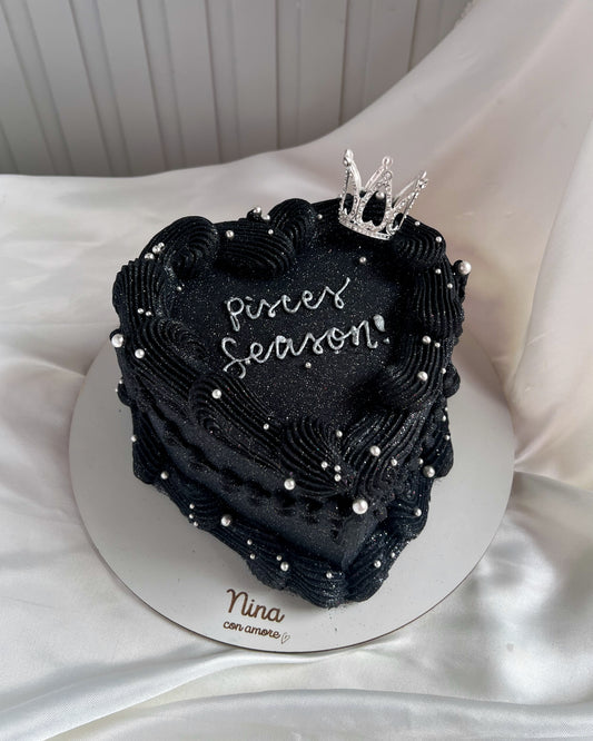 CORAZON NEGRO GLITTER CON PERLAS Y CORONA PLATEADAS