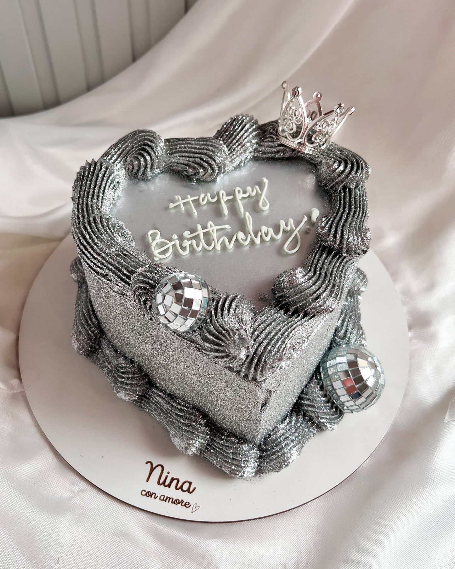 GLITTER SELFIE HEART PLATEADA - Disco Balls + Corona