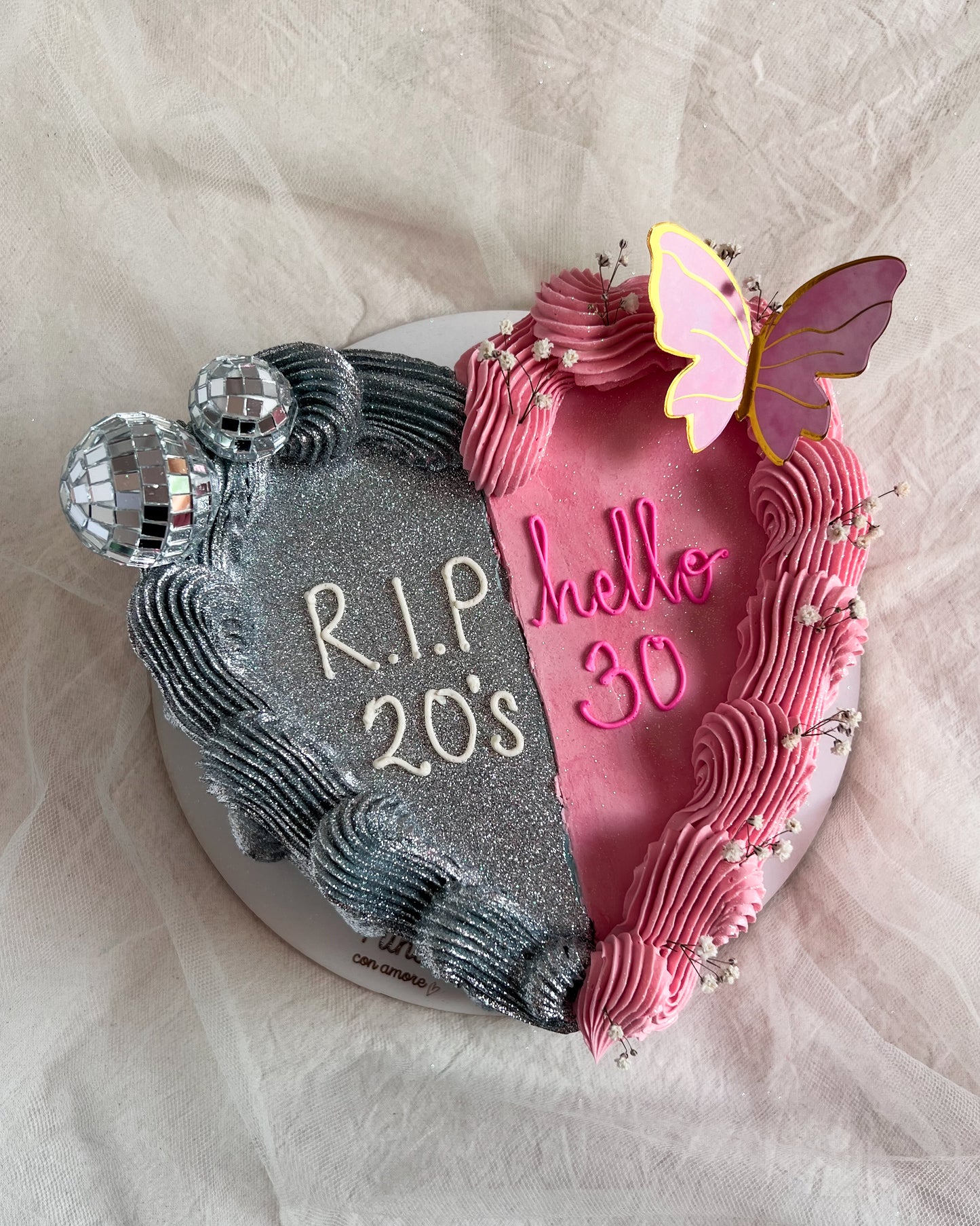 GLITTER HEART CAKE - MITAD PLATEADO, MITAD ROSADO - Mariposa y Discoballs