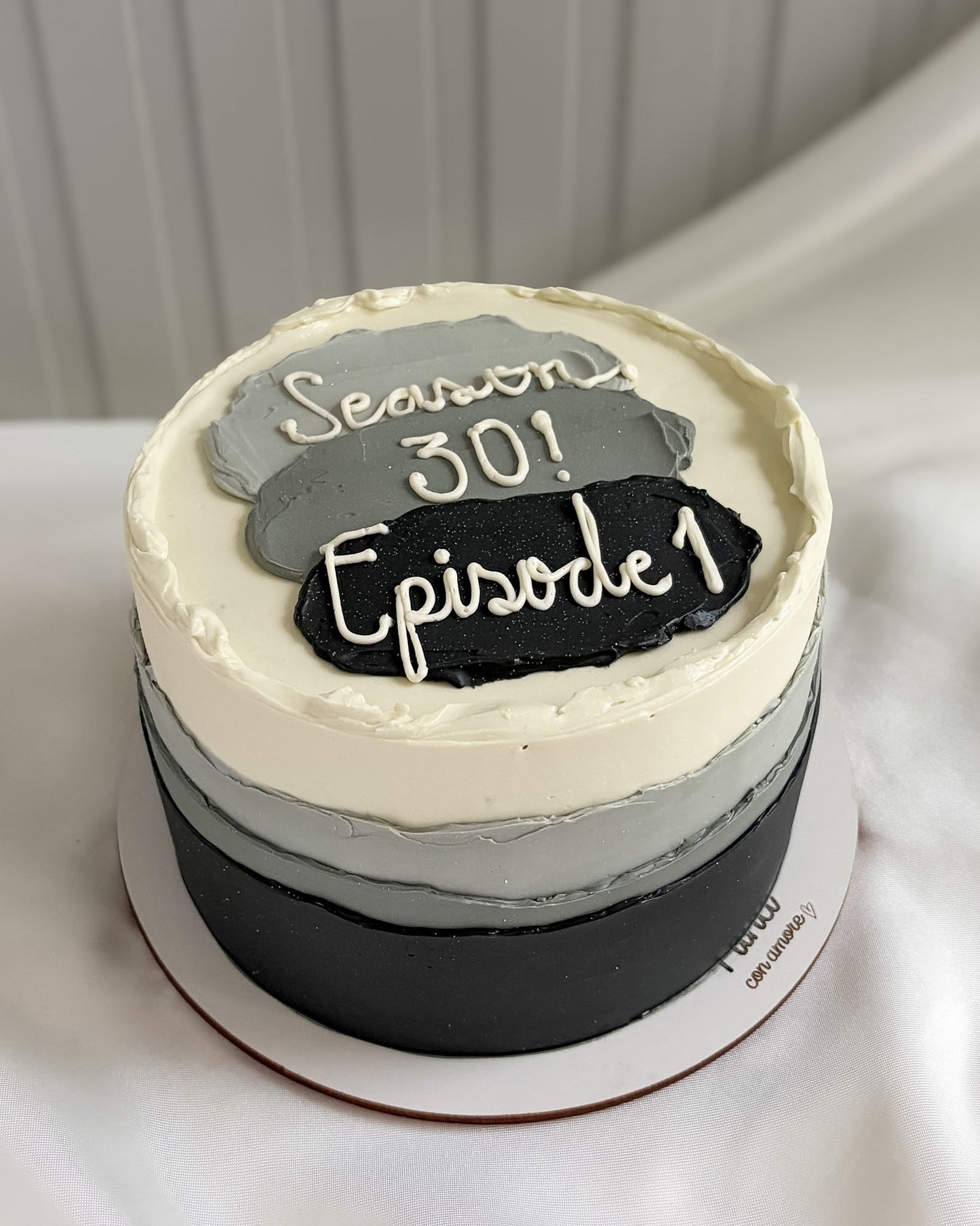 ONDAS GRISES BIRTHDAY CAKE