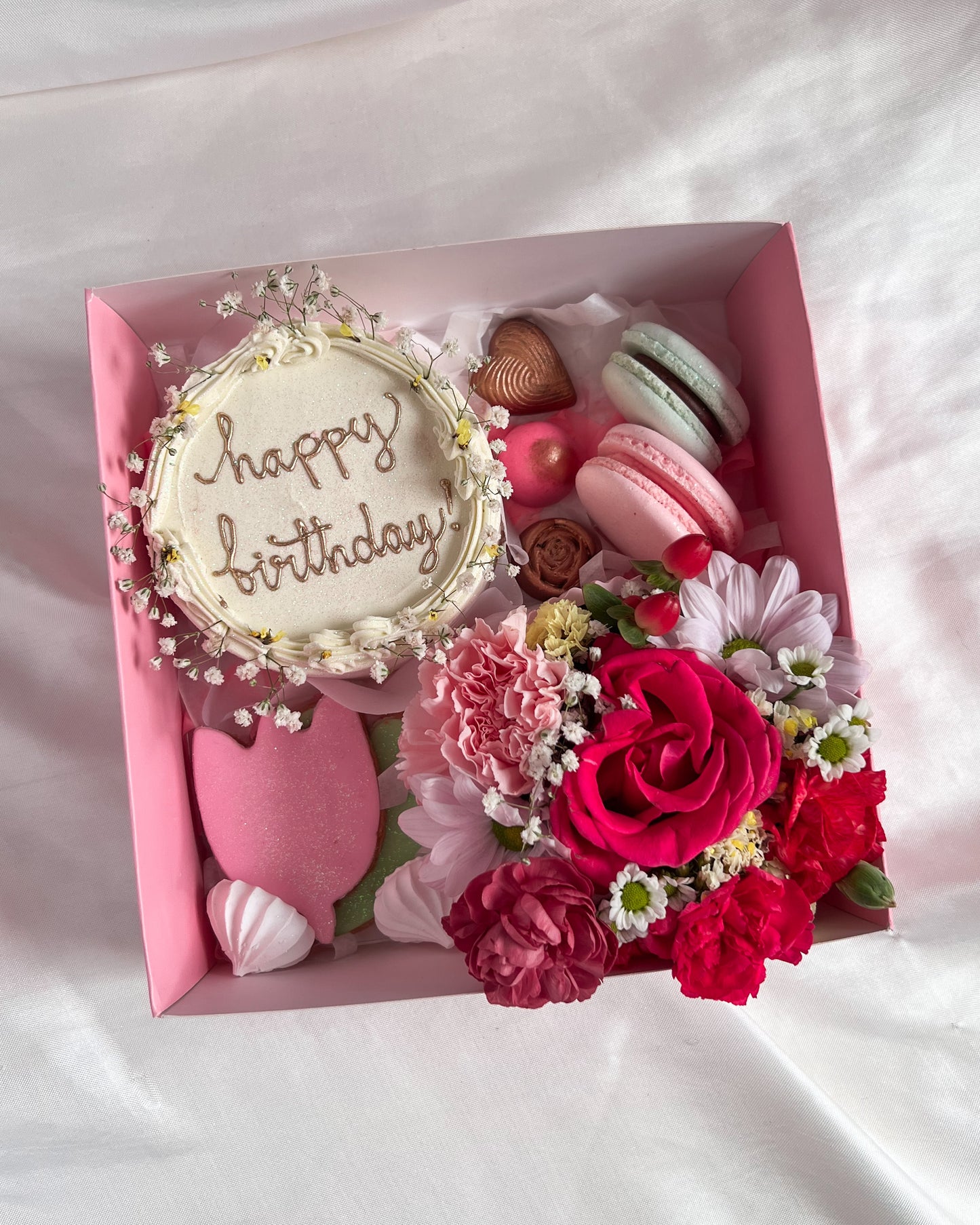 BIRTHDAY BOX + Arreglo de Flores