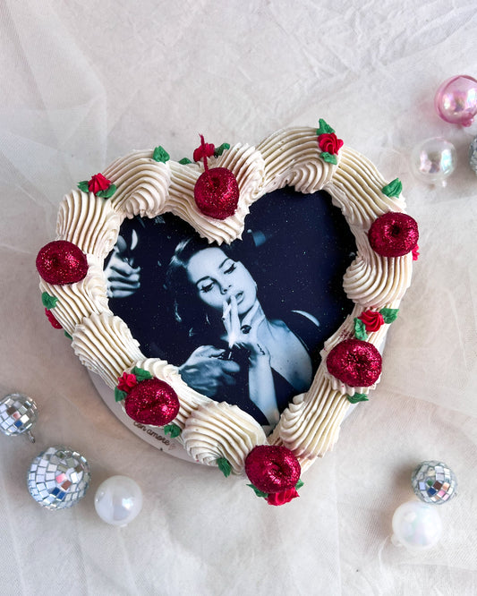 CORAZĂN VINTAGE LANA DEL REY - Blanca con Cerezas