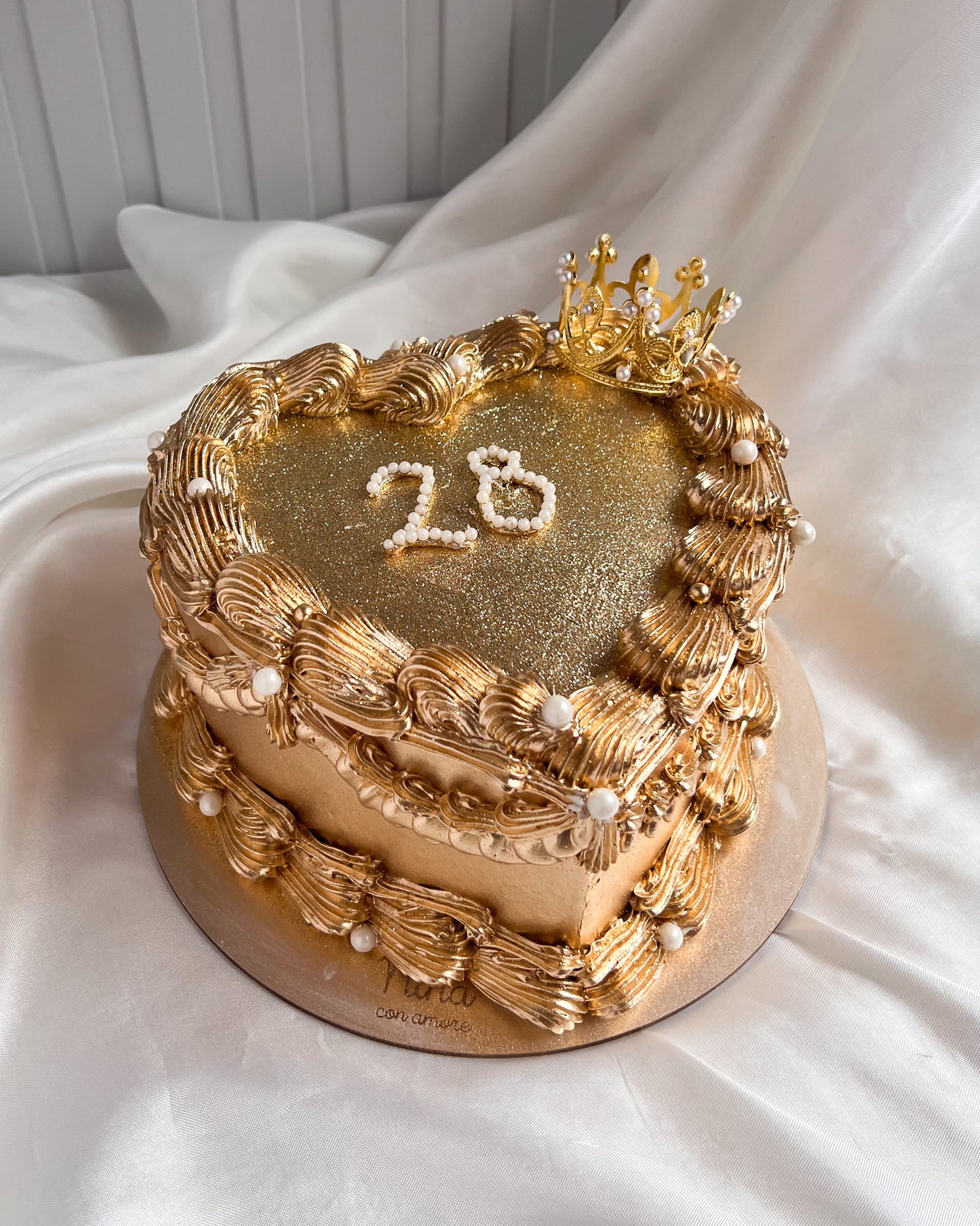 GLITTER HEART CAKE DORADO - Corona + Perlas