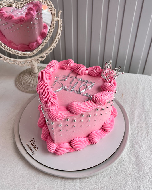 CORAZON ROSADO CON PERLAS Y CORONA PLATEADAS