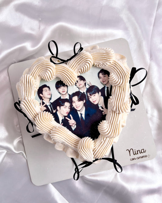 CORAZÓN VINTAGE BTS - Blanca con Lazos