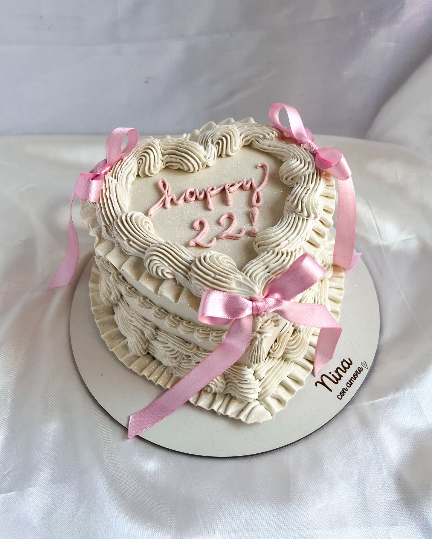 HEART CAKE CON LAZOS ROSADOS