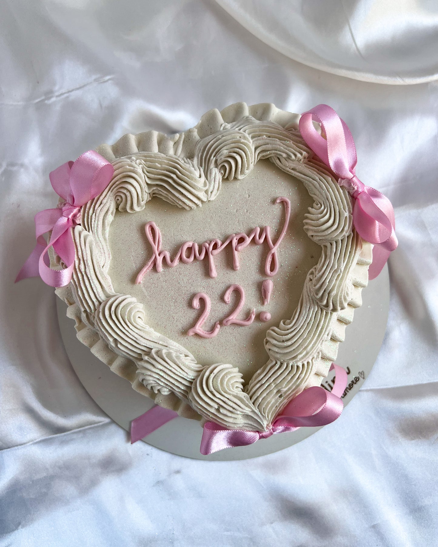 HEART CAKE CON LAZOS ROSADOS