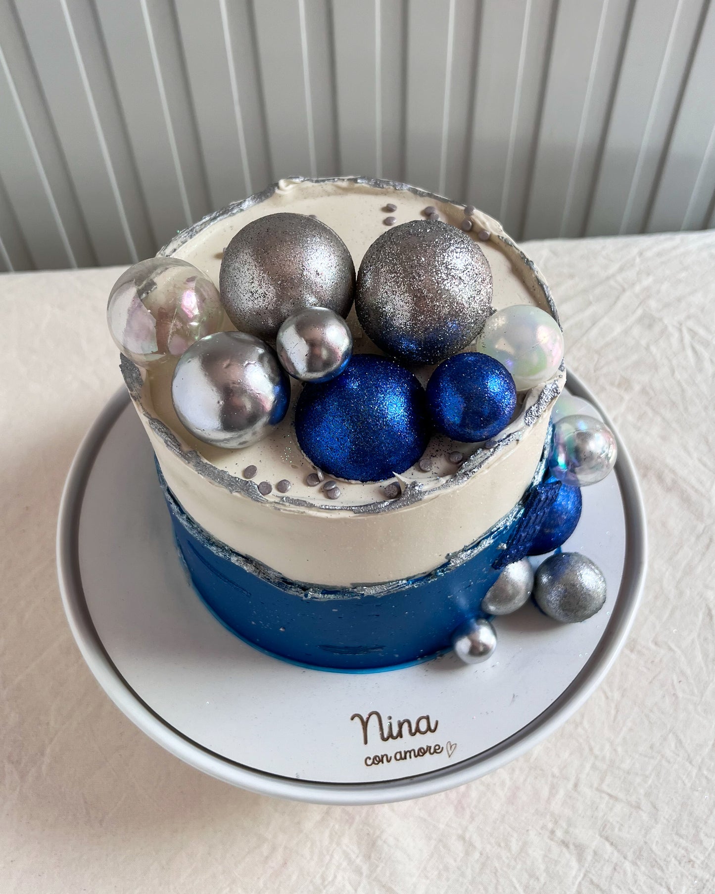 SILVER AND BLUE CAKE - Esferas Plateadas