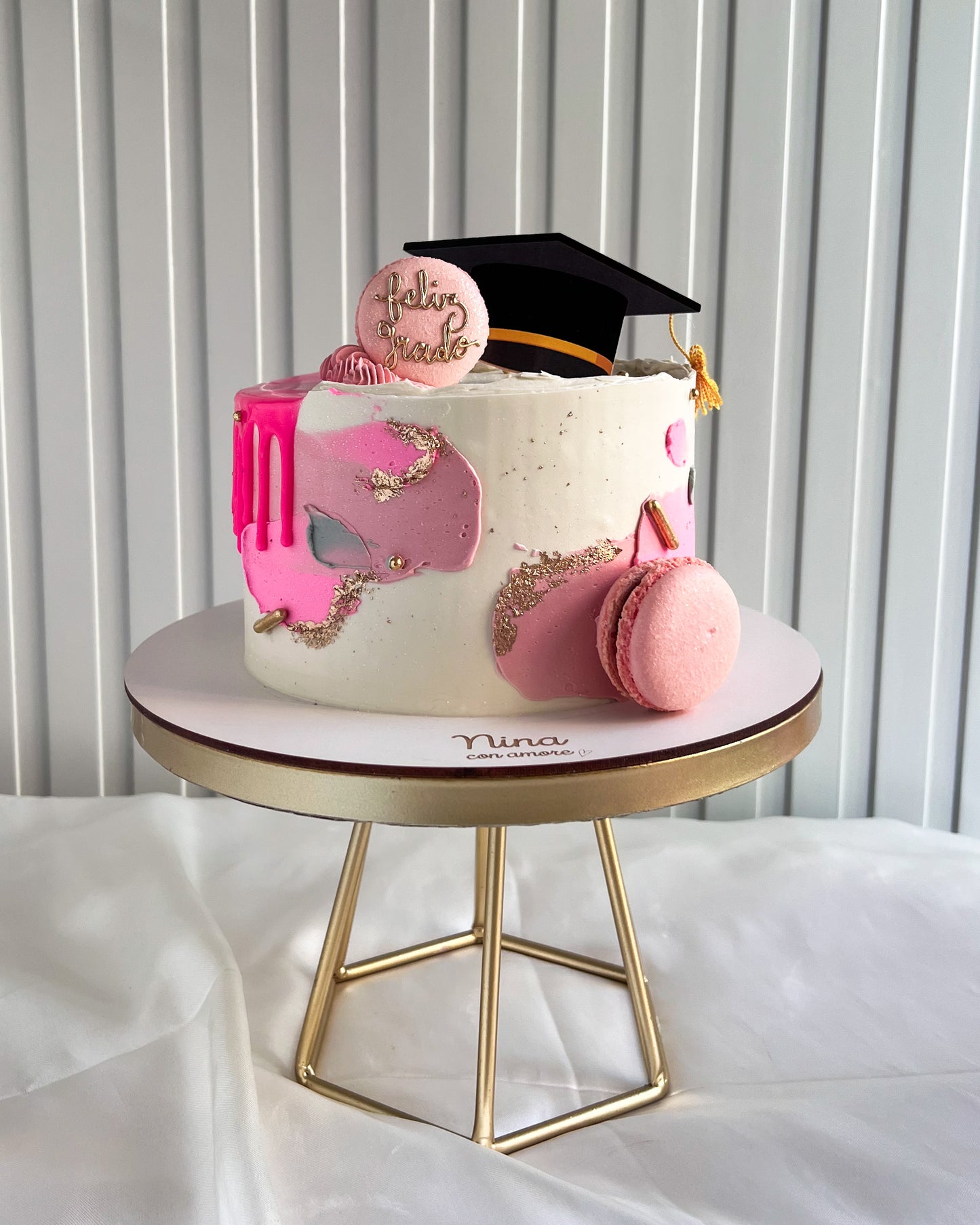 GRADUATION CAKE - Macarons - Pink