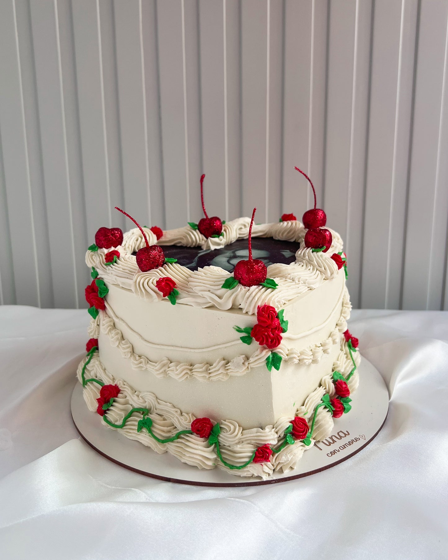 CORAZÓN VINTAGE LANA DEL REY - Blanca con Cerezas y Rosas