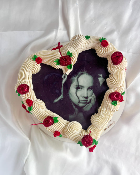 CORAZĂN VINTAGE LANA DEL REY - Blanca con Cerezas y Rosas