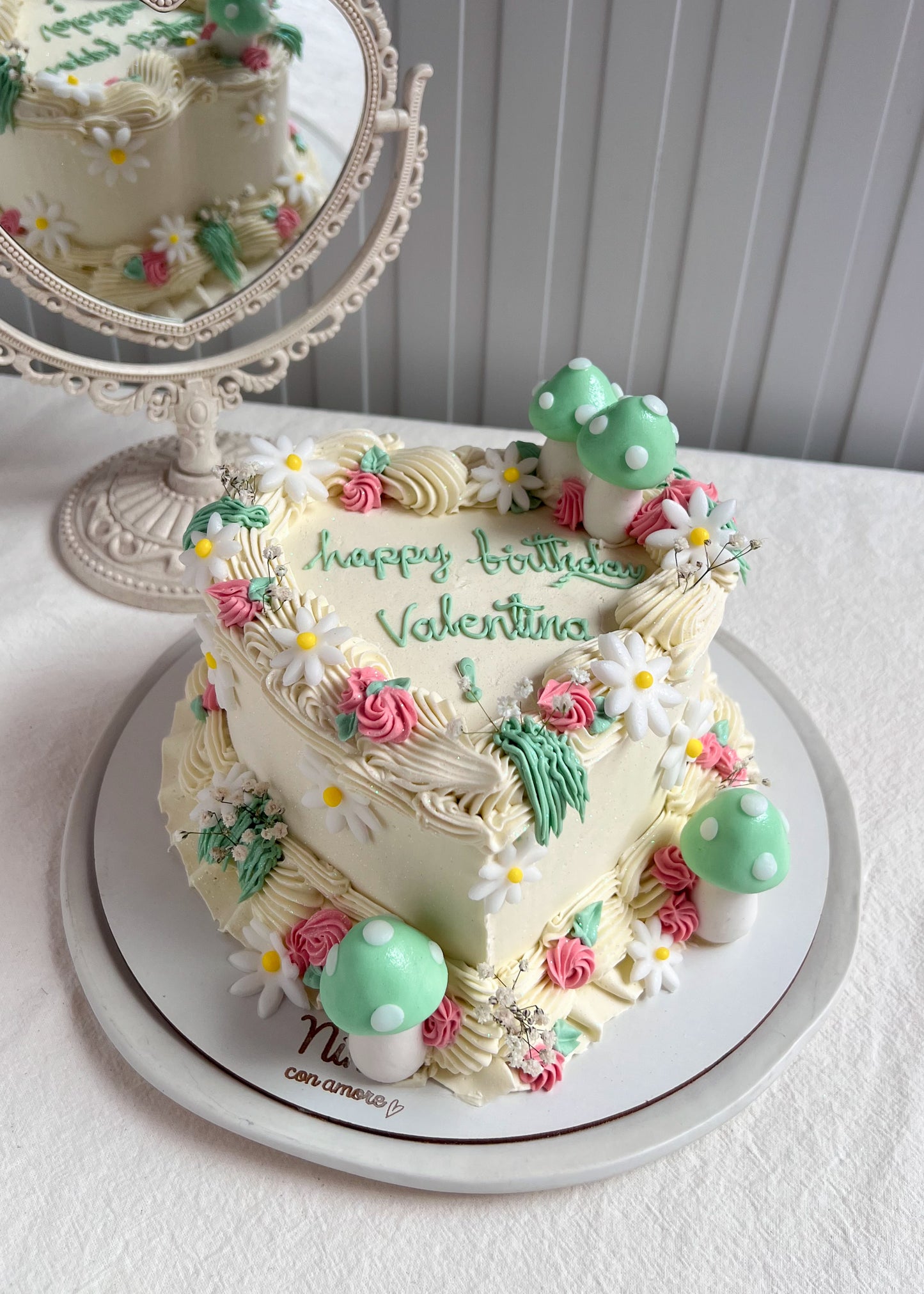 CORAZÓN CON HONGUITOS🍄 Y MARGARITAS