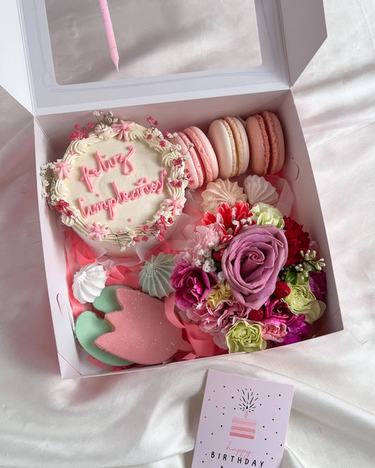 BOHO BIRTHDAY BOX BLANCA + Arreglo de Flores