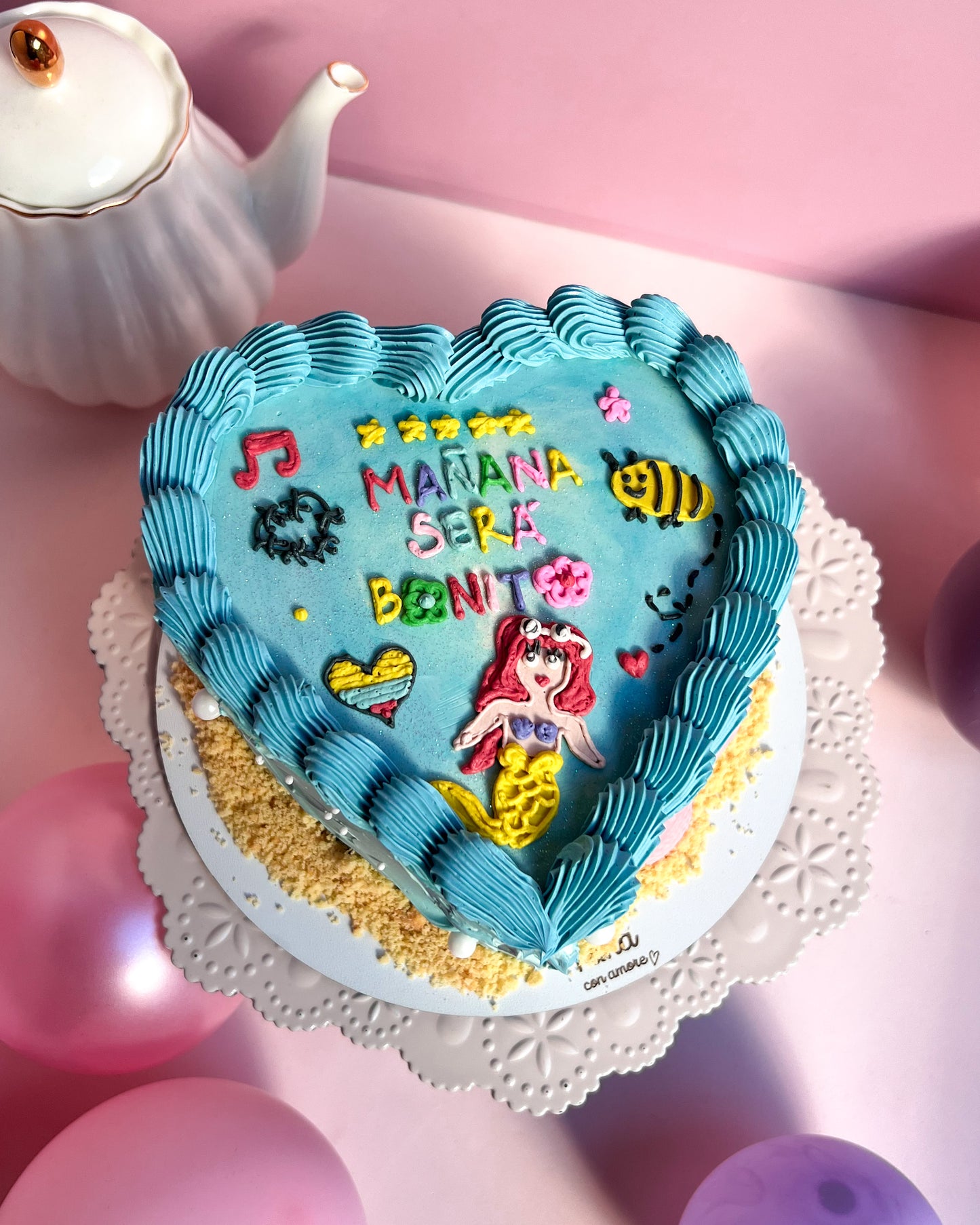 MAÑANA SERÁ BONITO HEART CAKE