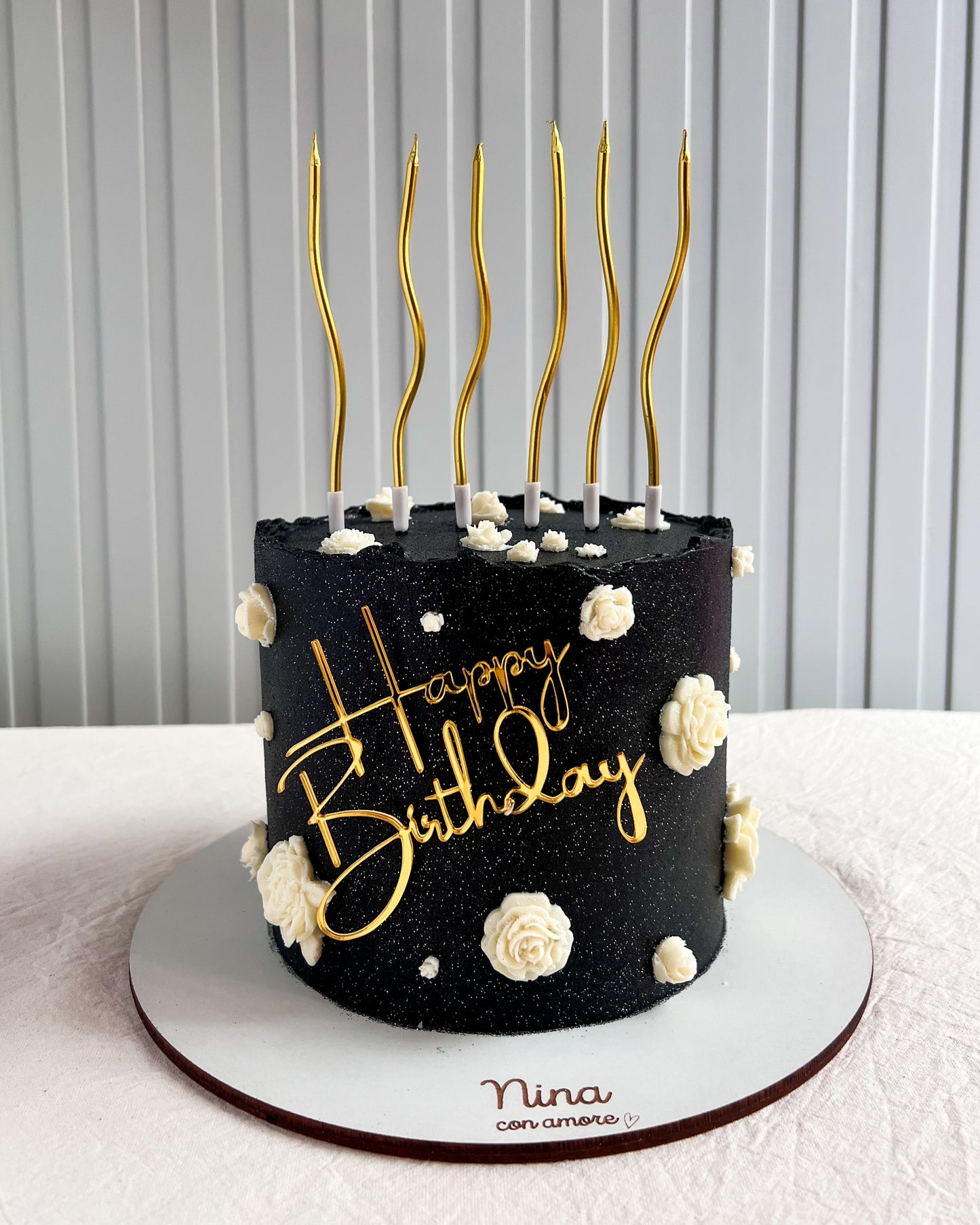 BLACK GLITTER CAKE - Apliques de rosas de chocolate