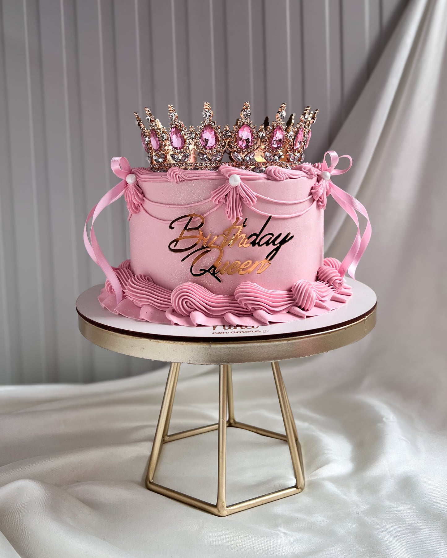 BIRTHDAY QUEEN CAKE ROSADA CON LAZOS  - Corona