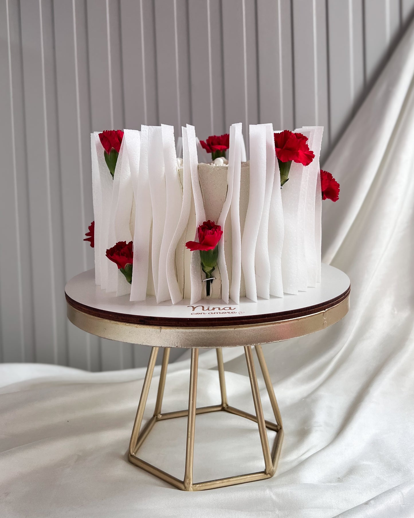 WAFER PAPER CAKE BLANCA CON FLORES ROJAS - Papel comestible