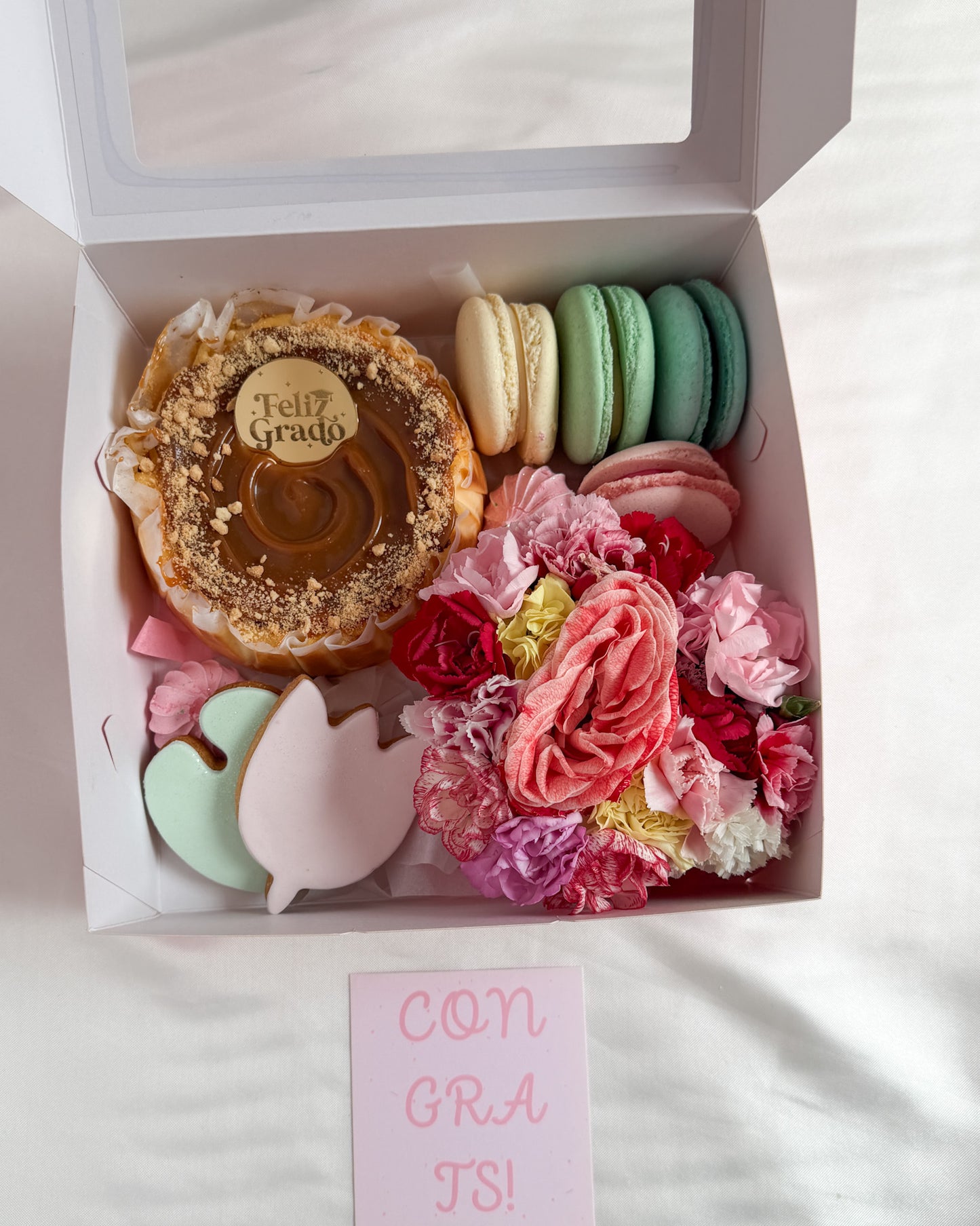 GRADUATION BOX + Arreglo de Flores