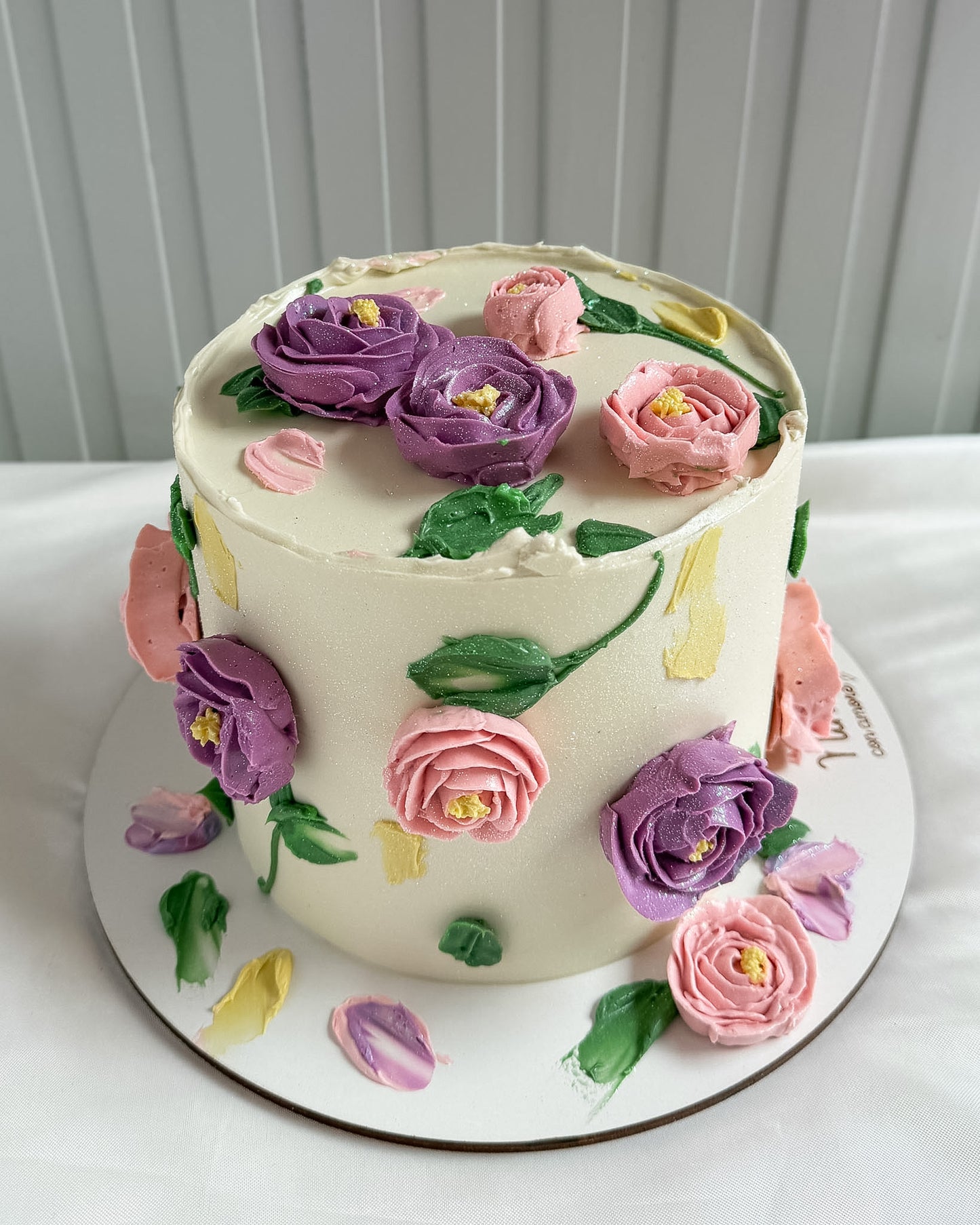 ROSAS EN CREMA CAKE- Blanco