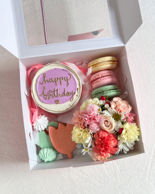 BIRTHDAY BOX + Arreglo de Flores