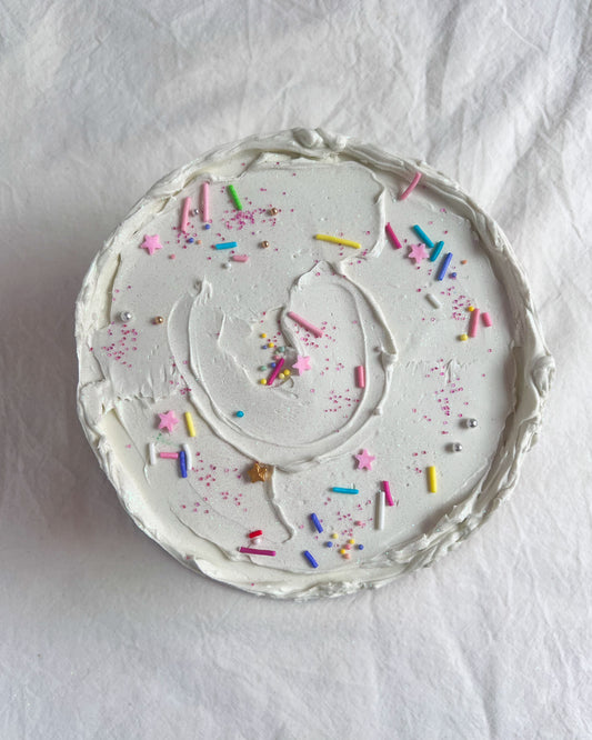 FUNFETTI CAKE - Minimalist White