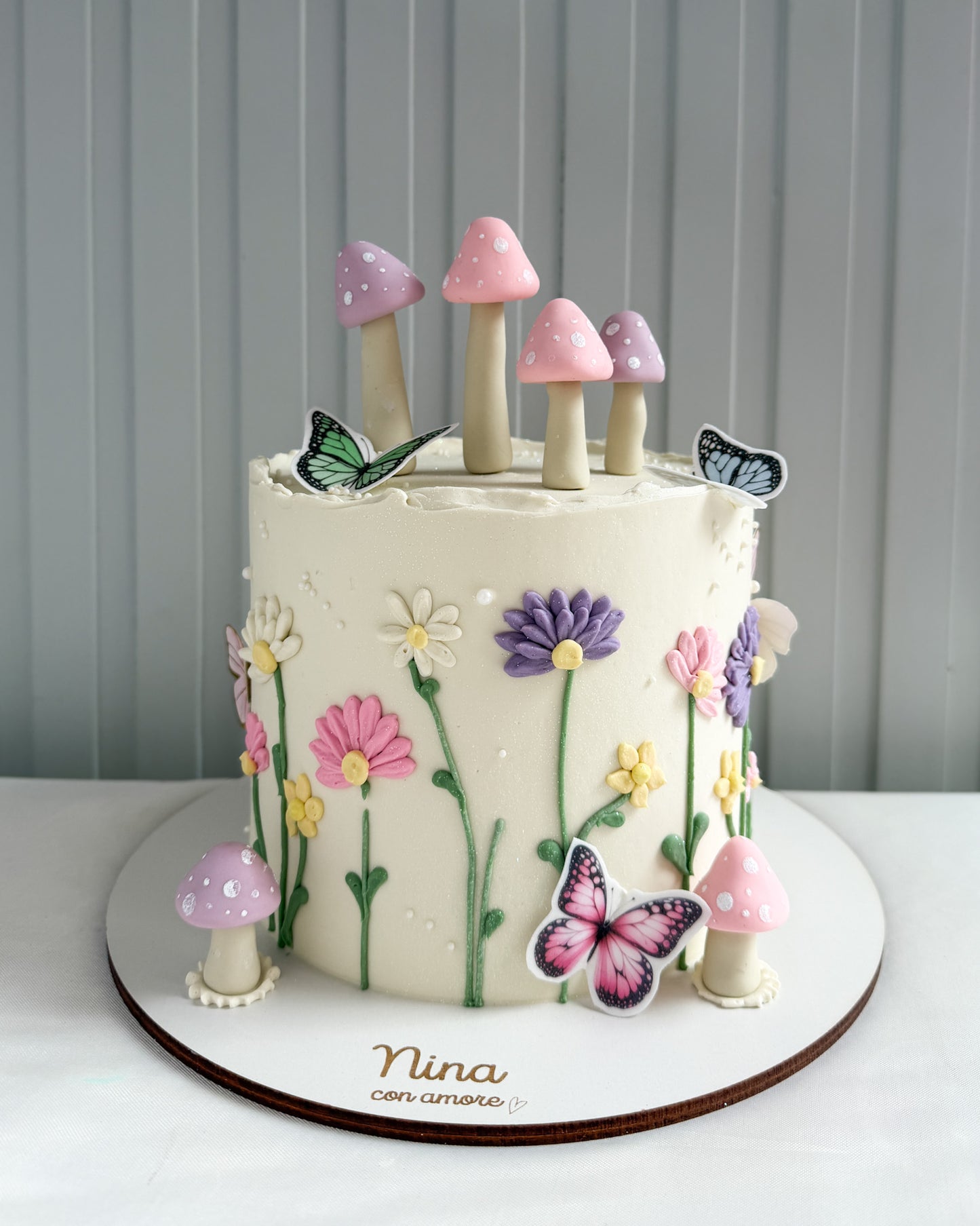 HONGUITOS Y FLORES CAKE