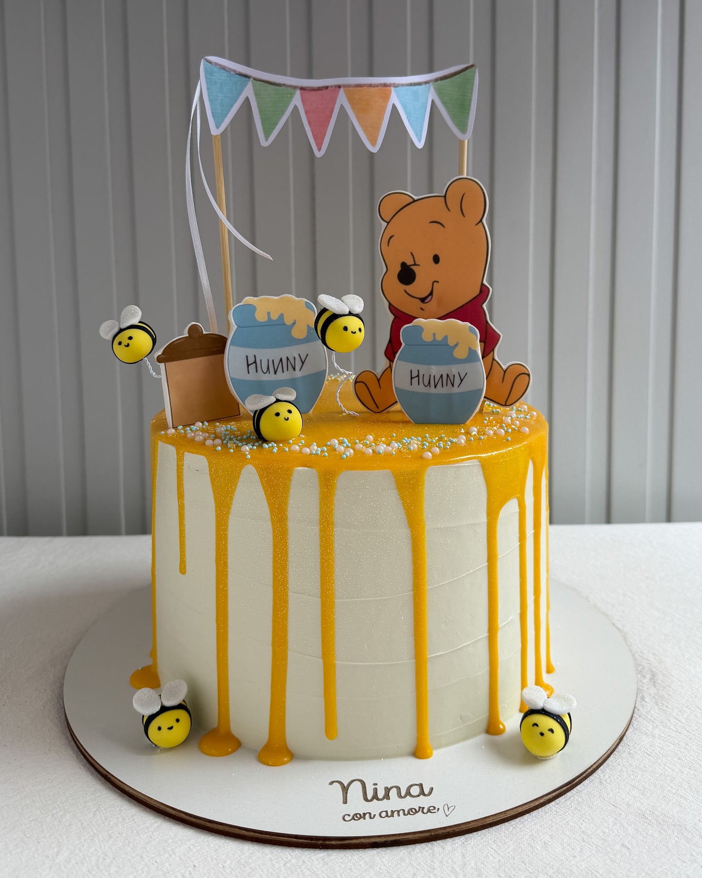 WINNIE THE POOH CAKE BANDERINES- Imagen Comestible