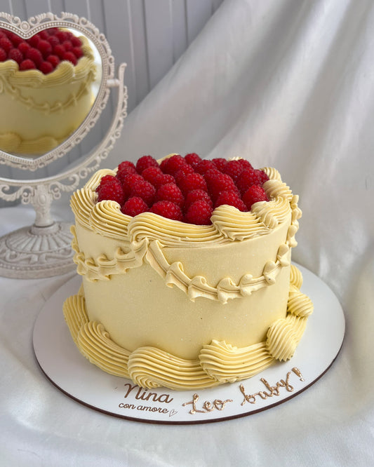 VINTAGE CAKE CON FRAMBUESAS - Amarillo Pastel