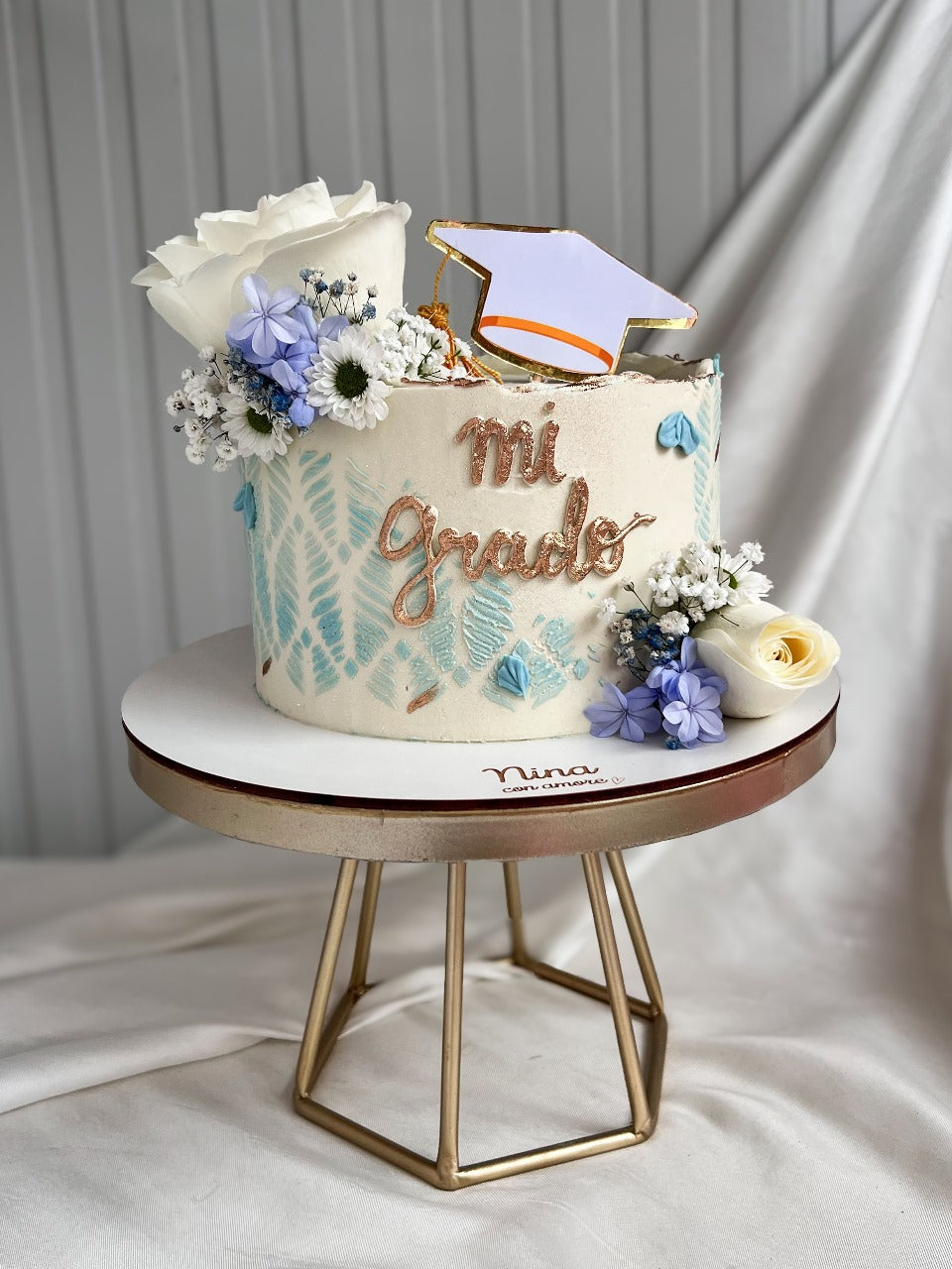 GRADUATION CAKE - Rosas + Birrete